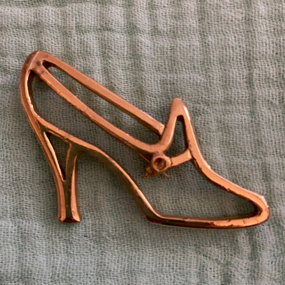 Shoe brooch